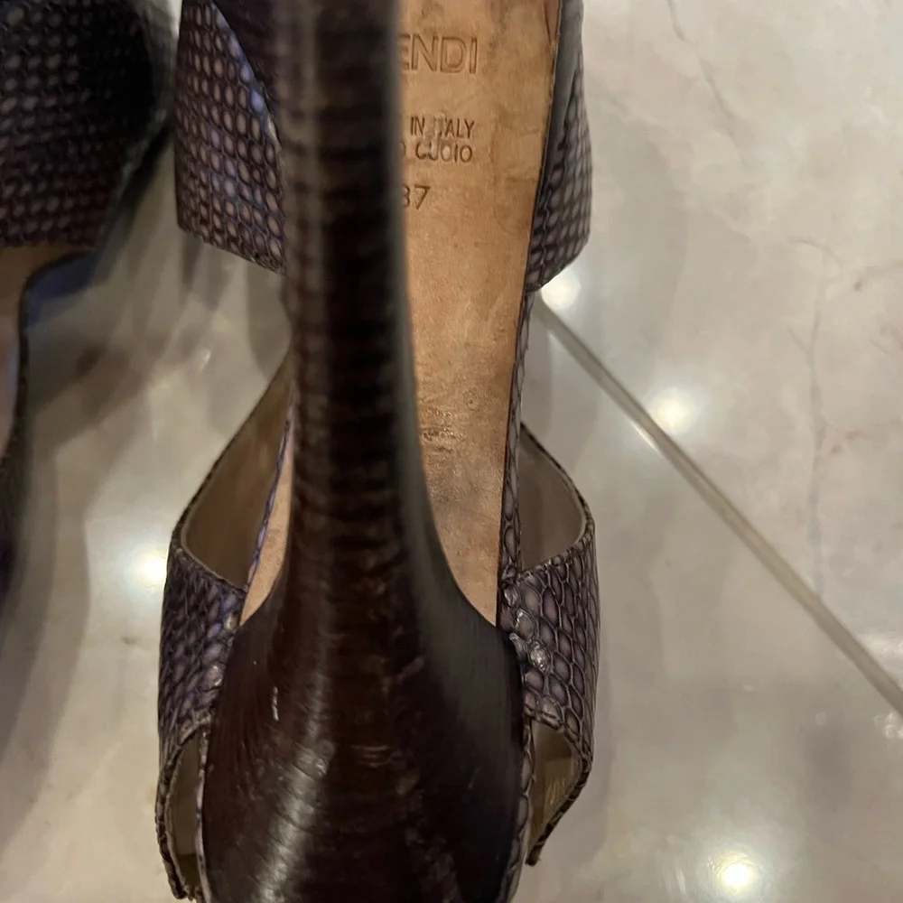 Authentic Fendi Heels (brown alligator skin) - Picture 5 of 7